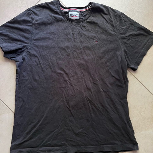 Tommy Hilfiger t-shirt used, size XL, black