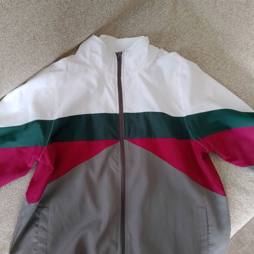 Parachute jacket size M like new with 2 pockets and elastic waist