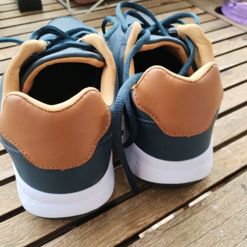 Sneakers size 39 like new, navy blue with camel details