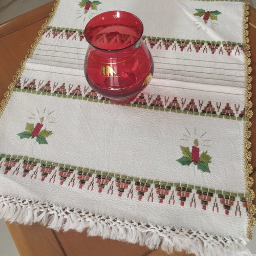 Handmade Set of 2 Pieces Runner and Semen with Gold Thread Vintage 1960 like new