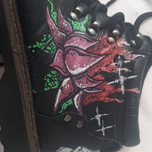 Unisex boots hand-painted, like new, size 40, black