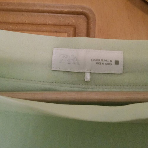 Midi semi-transparent pleated skirt Zara size XL pastel green like new