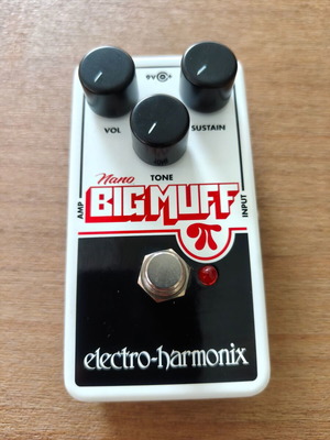 Electro-Harmonix Nano Big Muff Pi fuzz pedal like new, boxed