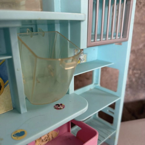 Mattel Barbie veterinary clinic used in good condition