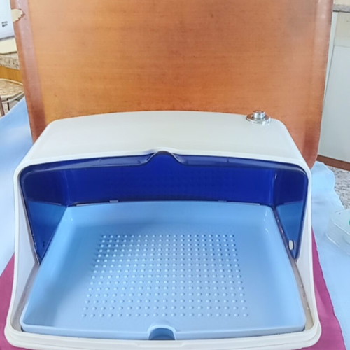 UV sterilizer like new for beauty salon tools with removable tray