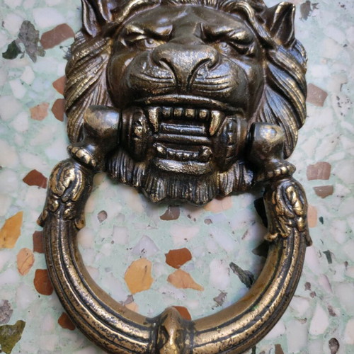 Bronze door knocker like new with lion face for solid door