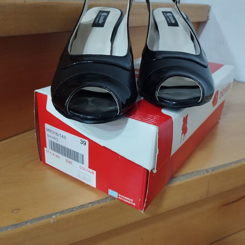 Blondie sandals size 39 new, black