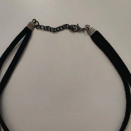 Double necklace on suede cord used