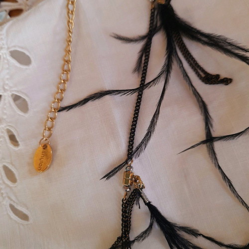 Necklace long with chains and feathers like new, black