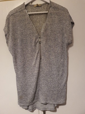 Gray blouse with zipper like new, thin and wide, size XL