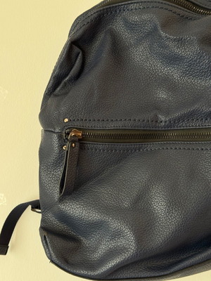 Leather backpack like new, blue