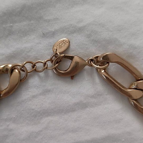 Zara necklace like new, gold color
