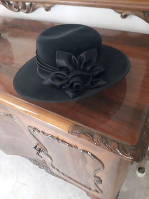 Women's hat high quality, excellent condition, size S