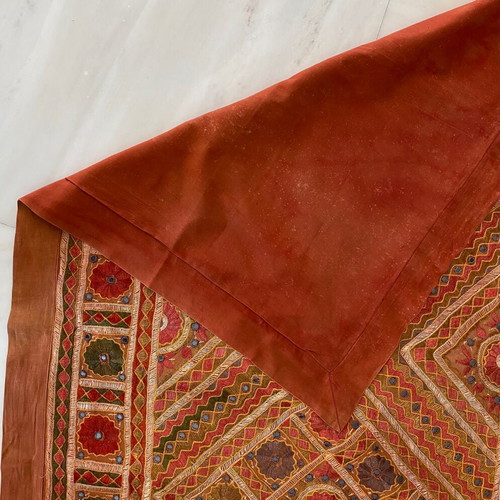 Ethnik throw like new with geometric pattern and terracotta base