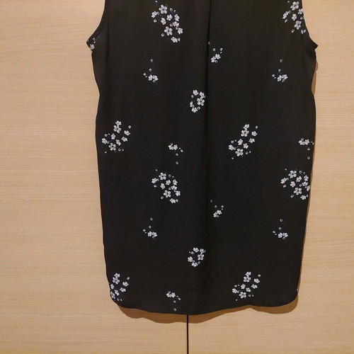 Black blouse with white flowers and silver zipper XL like new