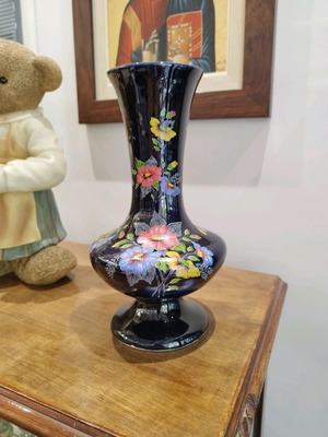 Vintage κεραμικό βάζο μεταχειρισμένο με λουλούδια