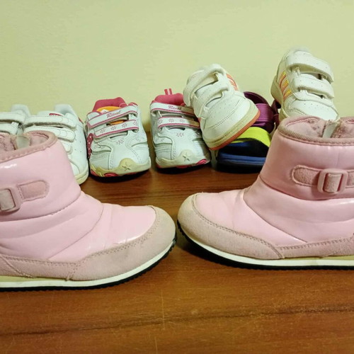 Puma kids boots like new, size 25