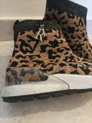 Γυναικεία αθλητικά παπούτσια River Island σαν καινούργια, τύπου κάλτσα λεοπαρ
