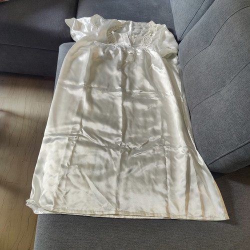Satin nightgown and robe set with lace, new, medium size