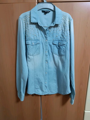 Denim blue shirt United Colors of Benetton like new with appliqué pearls