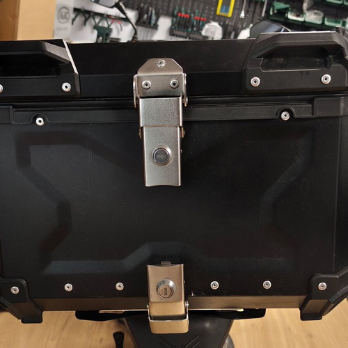 Motorcycle aluminum top case 55 liters like new