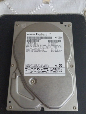 Hitachi Deskstar 500GB SATA 3.0 hard drive like new