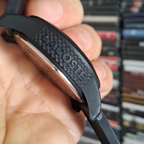 Lacoste ρολόι χειρός σε άριστη κατάσταση, μαύρο και χρυσαφί