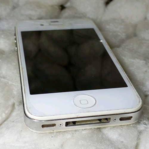 iPhone 4s used, unknown functionality, for collection