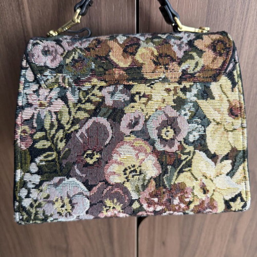 Embroidered crossbody bag like new, green and yellow