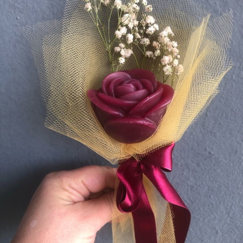 Rose bomboniere new with candle and gypsophila
