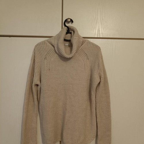 White turtleneck sweater used, size M-L