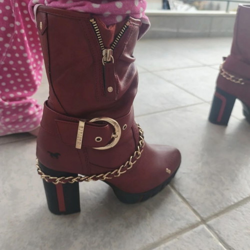 Mustang red leather ankle boots like new
