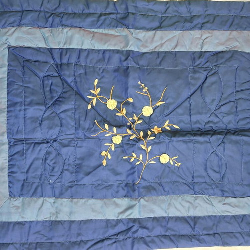 Double quilt set with pillowcases new, blue details