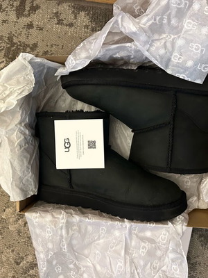 UGG Classic Mini Leather Boots Black EU 38 Like New
