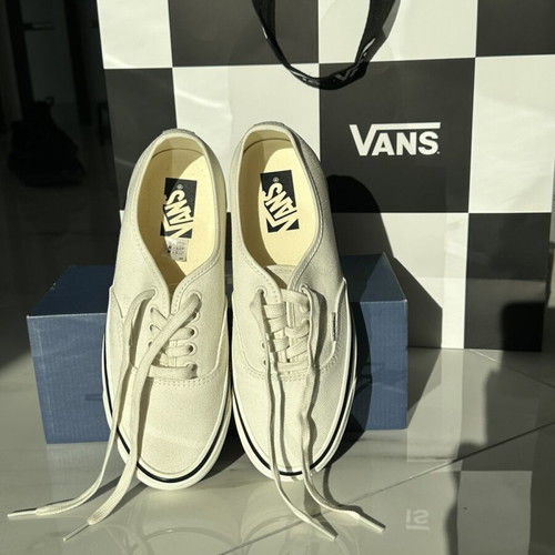 Vans white sneakers size 40 new
