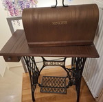 Singer sewing machine like new