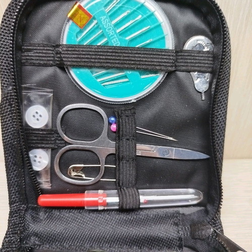 Travel sewing kit new with 14 thread colors