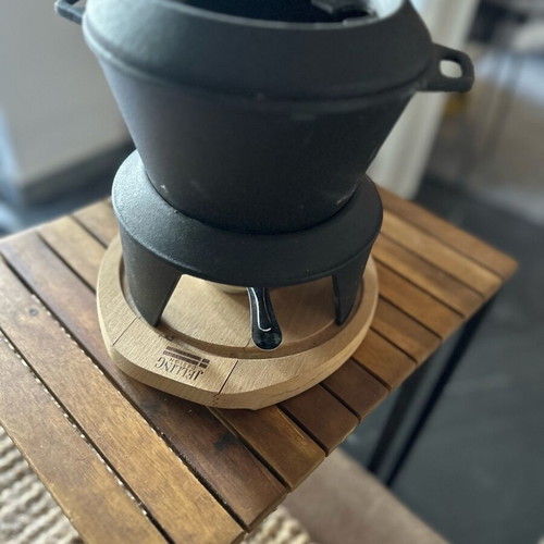 Vintage cast iron fondue for 8 people with 18 wooden sticks like new