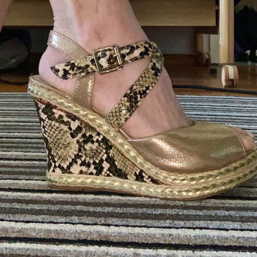 Gold platform sandals like new, size 38