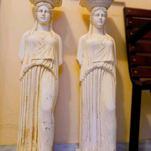 Caryatid 85 centimeters new, cement