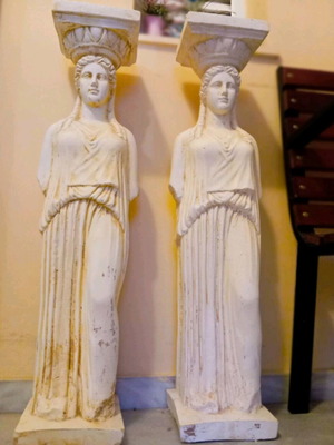 Caryatid 85 centimeters new, cement