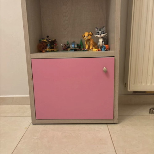 Desk and bookshelf set