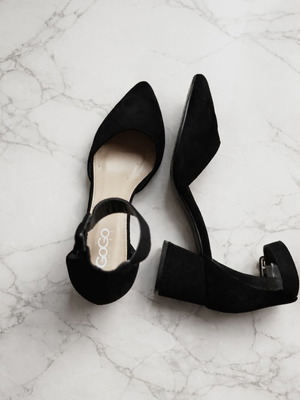 GoGo Shoes black velvet pumps like new with low heel and strap