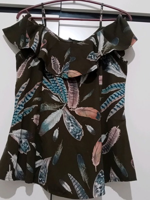 Blouse with ruffles vintage love like new