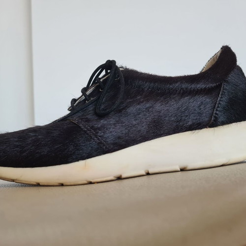 Maruti sneakers like new with black pony skin size 39