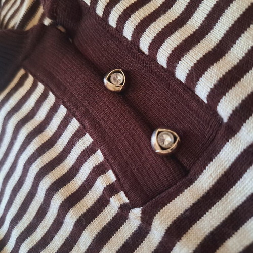 Women's short brown blouse with hood and long sleeves like new