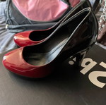 Patent leather pumps red-black ombré