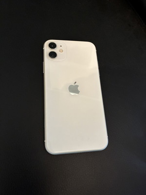 Apple iPhone 11 128GB White smartphone