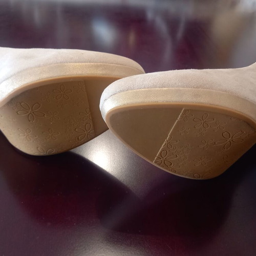 VoI & Noi Suede Nude Pumps size 38, new, 9 cm heel