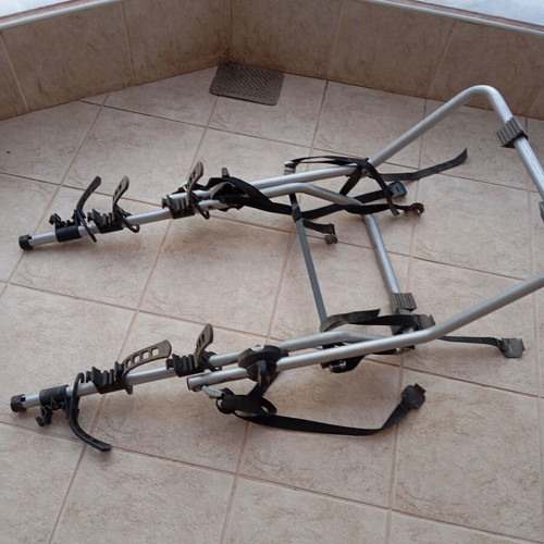Bicycle rack for three bikes like new, for roof rack